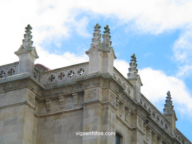 IGLESIA DE MARÍA AUXILIADORA - SALESIANOS