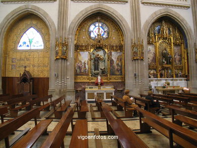 IGLESIA DE MARÍA AUXILIADORA - SALESIANOS