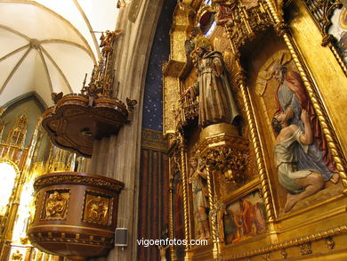 IGLESIA DE MARÍA AUXILIADORA - SALESIANOS