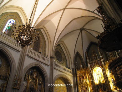 IGLESIA DE MARÍA AUXILIADORA - SALESIANOS