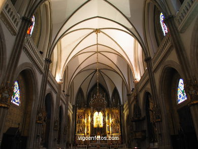 IGLESIA DE MARÍA AUXILIADORA - SALESIANOS