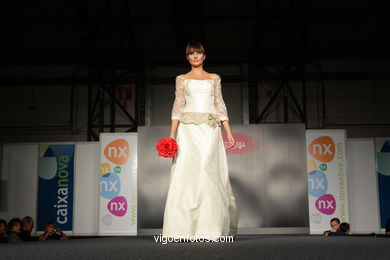 WEDDING DRESSES. BRIDAL GOWN. COLLECTION 2008. RUNWAY FASHION