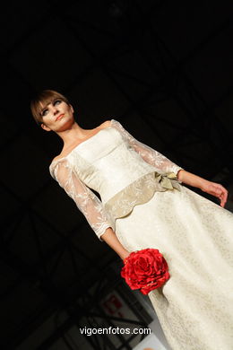 WEDDING DRESSES. BRIDAL GOWN. COLLECTION 2008. RUNWAY FASHION