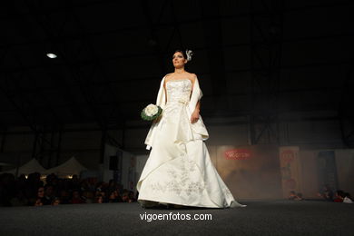 WEDDING DRESSES. BRIDAL GOWN. COLLECTION 2008. RUNWAY FASHION