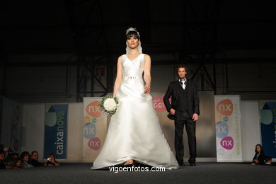 WEDDING DRESSES. BRIDAL GOWN. COLLECTION 2008. RUNWAY FASHION