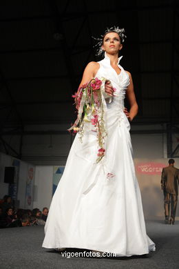 WEDDING DRESSES. BRIDAL GOWN. COLLECTION 2008. RUNWAY FASHION