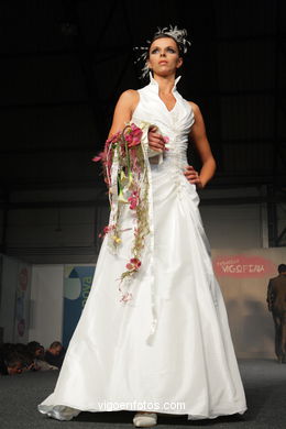 WEDDING DRESSES. BRIDAL GOWN. COLLECTION 2008. RUNWAY FASHION