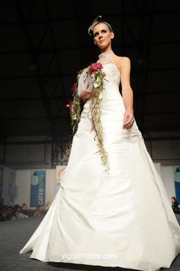 WEDDING DRESSES. BRIDAL GOWN. COLLECTION 2008. RUNWAY FASHION