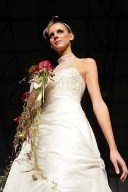 WEDDING DRESSES. BRIDAL GOWN. COLLECTION 2008. RUNWAY FASHION