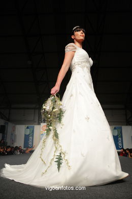 WEDDING DRESSES. BRIDAL GOWN. COLLECTION 2008. RUNWAY FASHION