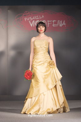 WEDDING DRESSES. BRIDAL GOWN. NUPTIAL COLLECTION  2008. RUNWAY FASHION