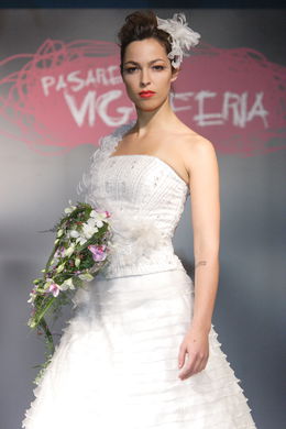 VESTIDOS DE NOVIAS. NOVIAS COLECCIÓN 2008. PASARELA HAPPY NOVIAS