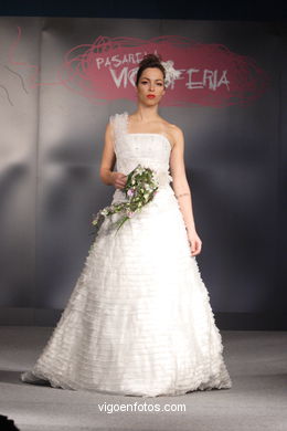 WEDDING DRESSES. BRIDAL GOWN. NUPTIAL COLLECTION  2008. RUNWAY FASHION