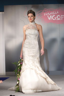 WEDDING DRESSES. BRIDAL GOWN. NUPTIAL COLLECTION  2008. RUNWAY FASHION