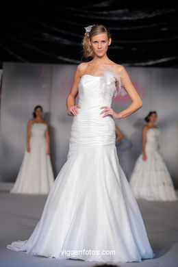 WEDDING DRESSES. COLLECTION 2010. RUNWAY FASHION