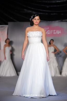 WEDDING DRESSES. COLLECTION 2010. RUNWAY FASHION