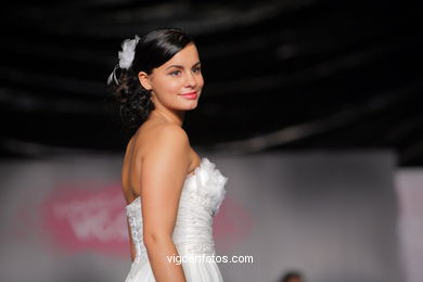 WEDDING DRESSES. COLLECTION 2010. RUNWAY FASHION