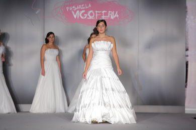 WEDDING DRESSES. COLLECTION 2010. RUNWAY FASHION