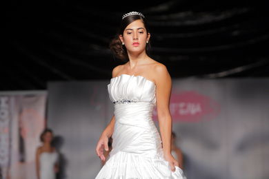 WEDDING DRESSES. COLLECTION 2010. RUNWAY FASHION