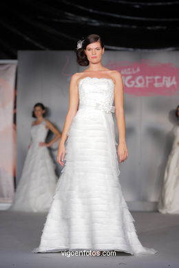 WEDDING DRESSES. COLLECTION 2010. RUNWAY FASHION. PRONOVIAS