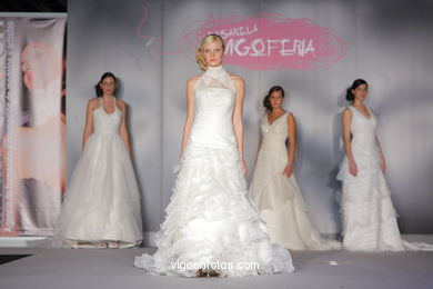 WEDDING DRESSES. COLLECTION 2010. RUNWAY FASHION. ROSA CLARÁ