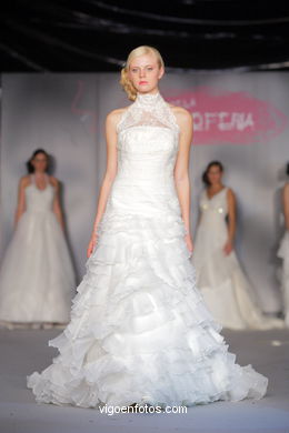 WEDDING DRESSES. COLLECTION 2010. RUNWAY FASHION. ROSA CLARÁ