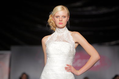 WEDDING DRESSES. COLLECTION 2010. RUNWAY FASHION. ROSA CLARÁ