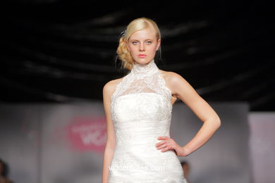 WEDDING DRESSES. COLLECTION 2010. RUNWAY FASHION. ROSA CLARÁ