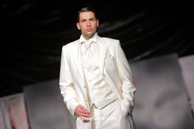 MEN'S DRESS: GROOM GROOMSMEN 2010