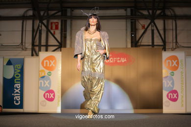 ALUNIZAJE. DISEÑADOR: YVONNE LOPEZ POBLACION. RUNWAY FASHION OF YOUNG FASHION DESIGNER 2008 - VIGOFERIA