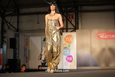 ALUNIZAJE. DISEÑADOR: YVONNE LOPEZ POBLACION. RUNWAY FASHION OF YOUNG FASHION DESIGNER 2008 - VIGOFERIA