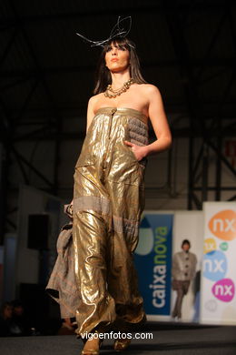 ALUNIZAJE. DISEÑADOR: YVONNE LOPEZ POBLACION. RUNWAY FASHION OF YOUNG FASHION DESIGNER 2008 - VIGOFERIA