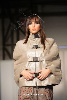 ALUNIZAJE. DISEÑADOR: YVONNE LOPEZ POBLACION. RUNWAY FASHION OF YOUNG FASHION DESIGNER 2008 - VIGOFERIA