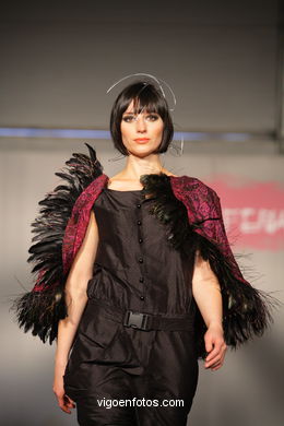 ALUNIZAJE. DISEÑADOR: YVONNE LOPEZ POBLACION. PASARELA DE MODA JÓVENES DISEÑADORES 2008 - VIGOFERIA