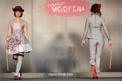 BASTON Y BOMBIN. DISEÑADOR: AIORA GANUZA GARCIA. PASARELA DE MODA JÓVENES DISEÑADORES 2008 - VIGOFERIA