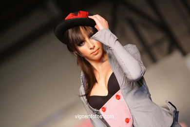 BASTON Y BOMBIN. DISEÑADOR: AIORA GANUZA GARCIA. RUNWAY FASHION OF YOUNG FASHION DESIGNER 2008 - VIGOFERIA