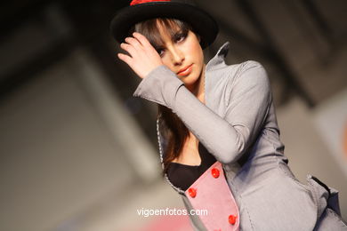 BASTON Y BOMBIN. DISEÑADOR: AIORA GANUZA GARCIA. RUNWAY FASHION OF YOUNG FASHION DESIGNER 2008 - VIGOFERIA