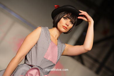 BASTON Y BOMBIN. DISEÑADOR: AIORA GANUZA GARCIA. RUNWAY FASHION OF YOUNG FASHION DESIGNER 2008 - VIGOFERIA