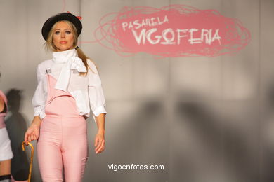 BASTON Y BOMBIN. DISEÑADOR: AIORA GANUZA GARCIA. PASARELA DE MODA JÓVENES DISEÑADORES 2008 - VIGOFERIA