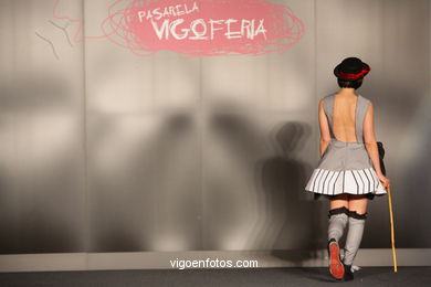 BASTON Y BOMBIN. DISEÑADOR: AIORA GANUZA GARCIA. PASARELA DE MODA JÓVENES DISEÑADORES 2008 - VIGOFERIA