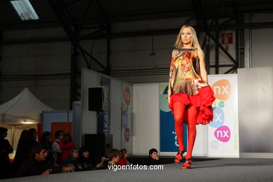 KRISS. DISEÑADOR: KRISS ARIANA HASSAN. RUNWAY FASHION OF YOUNG FASHION DESIGNER 2008 - VIGOFERIA