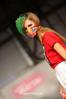 JUGUSEANDO. DISEÑADOR: NAHIA IRIARTE OZKARIZ. RUNWAY FASHION OF YOUNG FASHION DESIGNER 2008 - VIGOFERIA