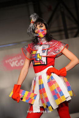 JUGUSEANDO. DISEÑADOR: NAHIA IRIARTE OZKARIZ. PASARELA DE MODA JÓVENES DISEÑADORES 2008 - VIGOFERIA