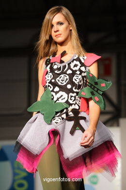 KATTALIN. DISEÑADOR: KATTALIN MARIN APARICIO. PASARELA DE MODA JÓVENES DISEÑADORES 2008 - VIGOFERIA