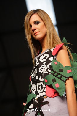 KATTALIN. DISEÑADOR: KATTALIN MARIN APARICIO. PASARELA DE MODA JÓVENES DISEÑADORES 2008 - VIGOFERIA