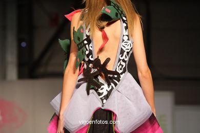 KATTALIN. DISEÑADOR: KATTALIN MARIN APARICIO. PASARELA DE MODA JÓVENES DISEÑADORES 2008 - VIGOFERIA