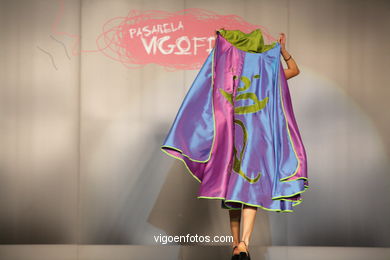 KATTALIN. DISEÑADOR: KATTALIN MARIN APARICIO. PASARELA DE MODA JÓVENES DISEÑADORES 2008 - VIGOFERIA