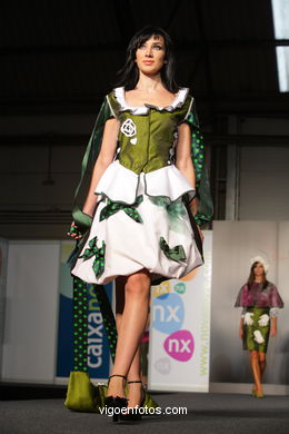 KATTALIN. DISEÑADOR: KATTALIN MARIN APARICIO. PASARELA DE MODA JÓVENES DISEÑADORES 2008 - VIGOFERIA