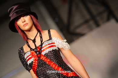 MADAME. DISEÑADOR: OLGHITA DE PIAS. PASARELA DE MODA JÓVENES DISEÑADORES 2008 - VIGOFERIA