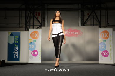 MIL NOCHES Y UN DÍA. DISEÑADOR: SABELA MALVAR DIAZ. PASARELA DE MODA JÓVENES DISEÑADORES 2008 - VIGOFERIA